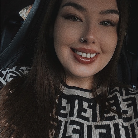 Meet your Posher, Jonie - Picture 1 of 1